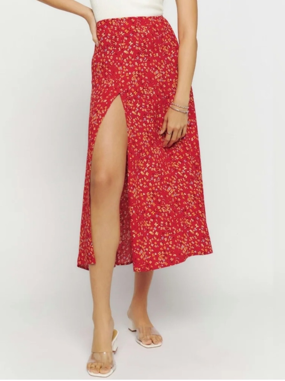 Reformation Zoe floral Side Slit Midi Skirt in Baila Red Floral Print. Size 6